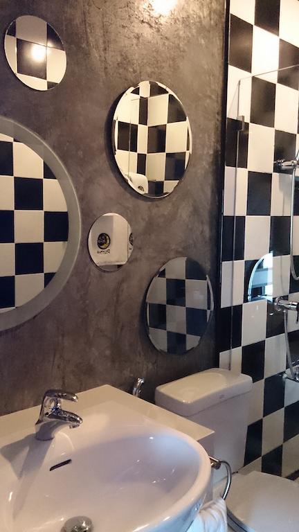 De Ja Moon Hostel Τσιάνγκ Μάι Δωμάτιο φωτογραφία