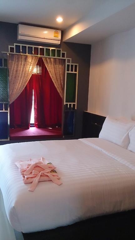 De Ja Moon Hostel Τσιάνγκ Μάι Δωμάτιο φωτογραφία